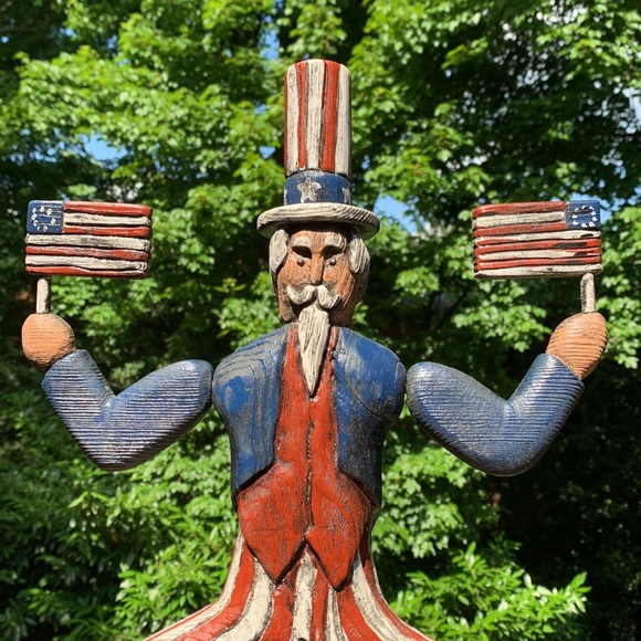 Hand carved wooden figure Uncle Sam holding flags by D. Gregan - Picture 9 of 15